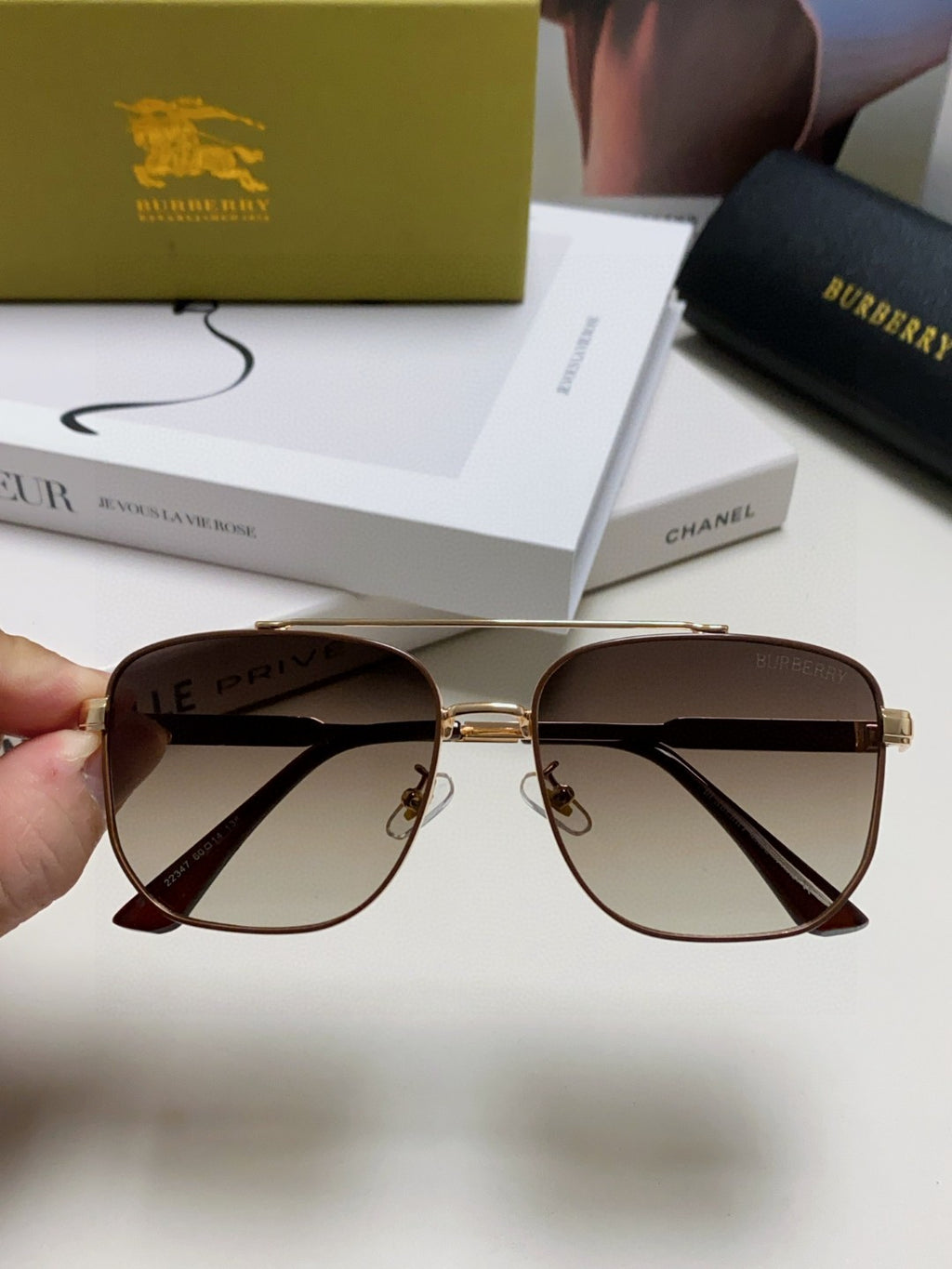 Burberry Polarized Fashion Silver Lens Sunglasses for Men - 432431 - detail image 2
