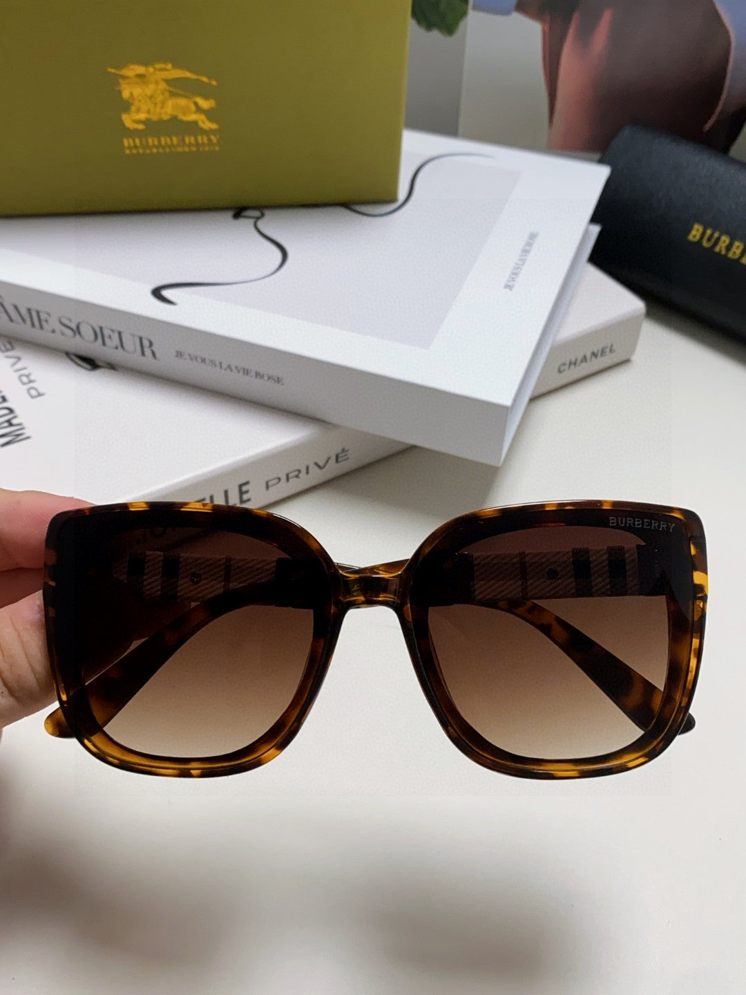 Burberry Oversized Black Lens Sunglasses for Men & Women - 432432 - detail image 3