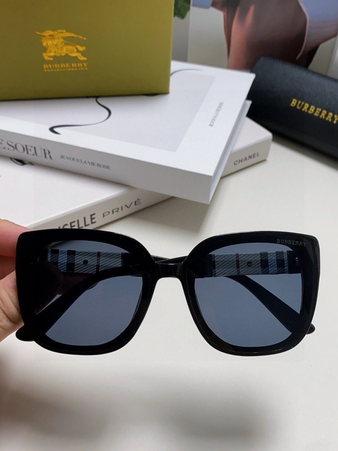Burberry Oversized Black Lens Sunglasses for Men & Women - 358596 - detail image 3