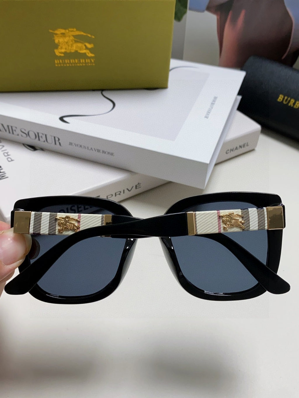 Burberry Oversized Black Lens Sunglasses for Men & Women - 358596 - detail image 4