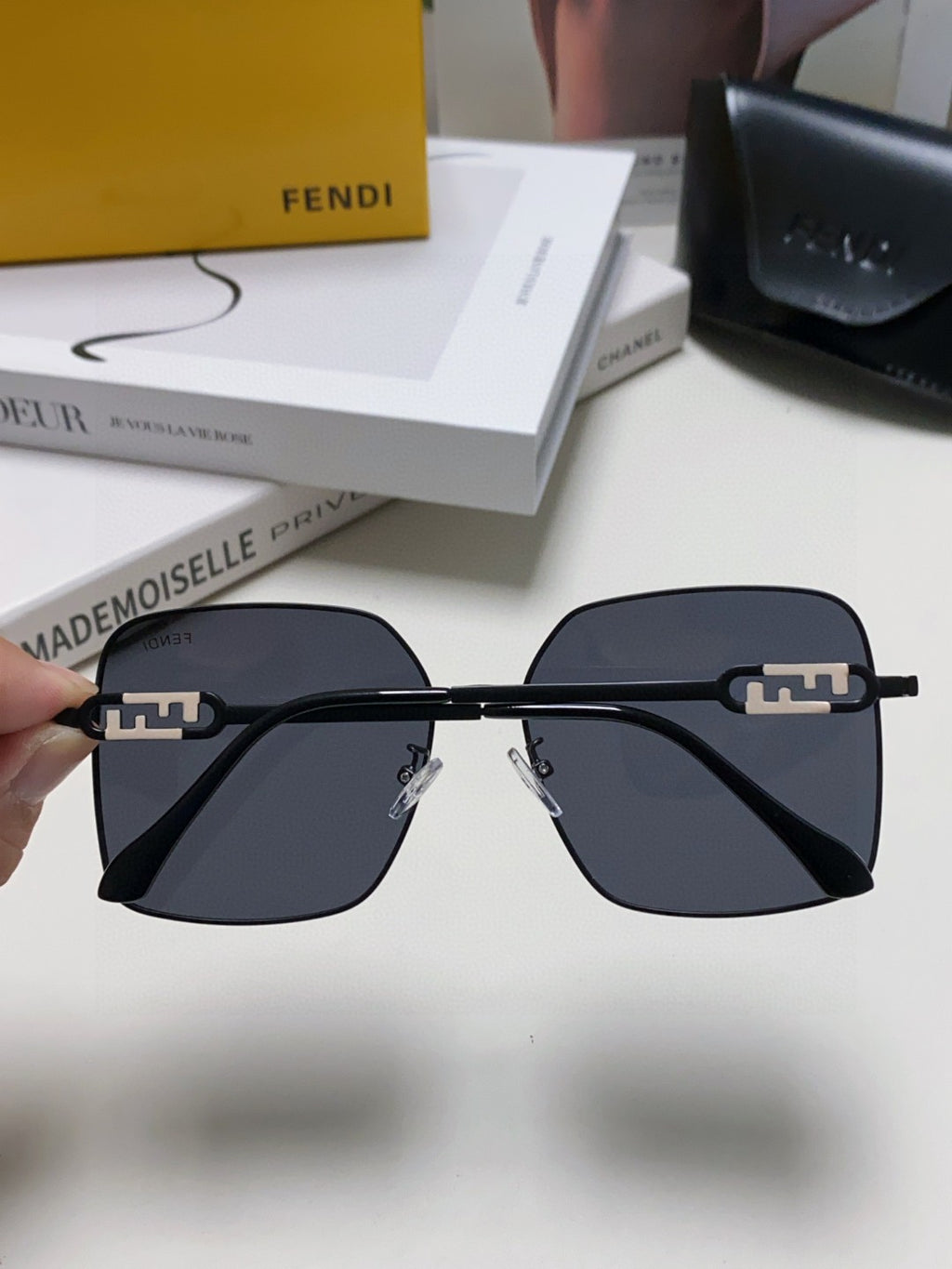 Fendi Polarized Metal Oversized Black Lens Sunglasses for Women - detail image 4