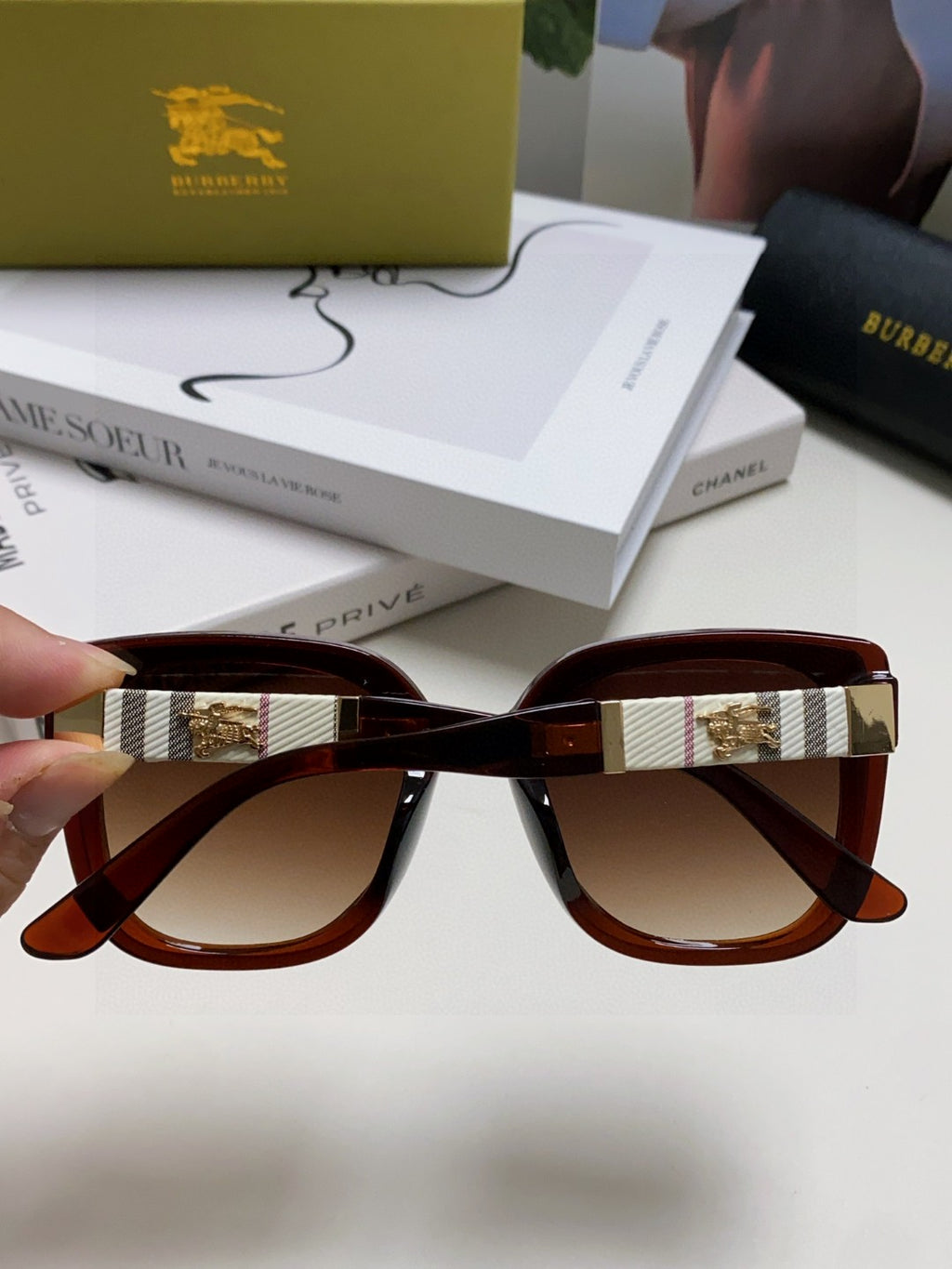 Burberry Oversized Black Lens Sunglasses for Men & Women - 449596 - detail image 4