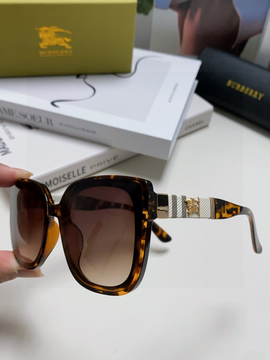 Burberry Oversized Black Lens Sunglasses for Men & Women - 416060 - detail image 5