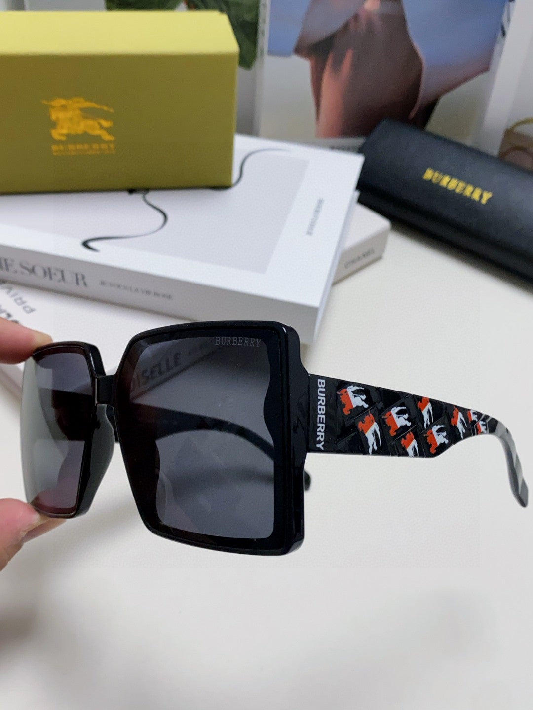 Burberry Polarized Oversized Black Lens Sunglasses for Women - 382884 - detail image 5