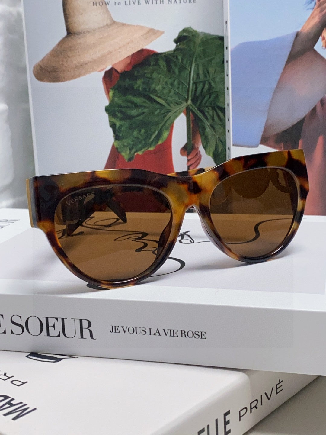 Versace Fashion Black Lens Sunglasses for Men & Women - detail image 3
