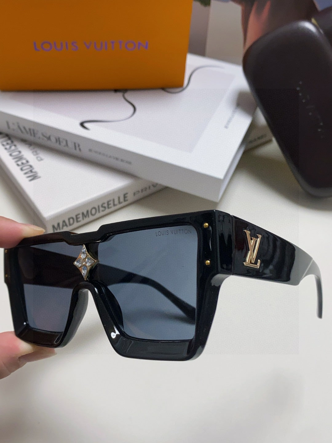 Louis Vuitton Square Black Lens Sunglasses for Men & Women - 933776 - detail image 5