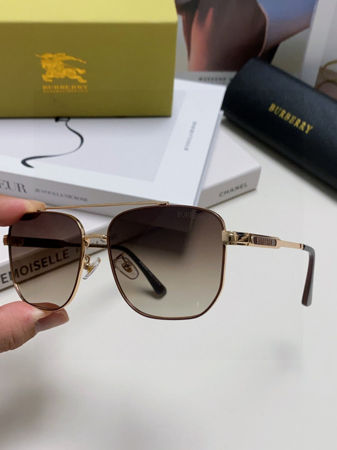 Burberry Polarized Fashion Silver Lens Sunglasses for Men - 372329 - detail image 4
