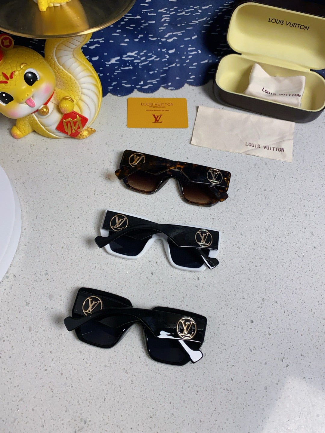 Louis Vuitton Square Blue Lens Sunglasses for Women - 381875 - detail image 10