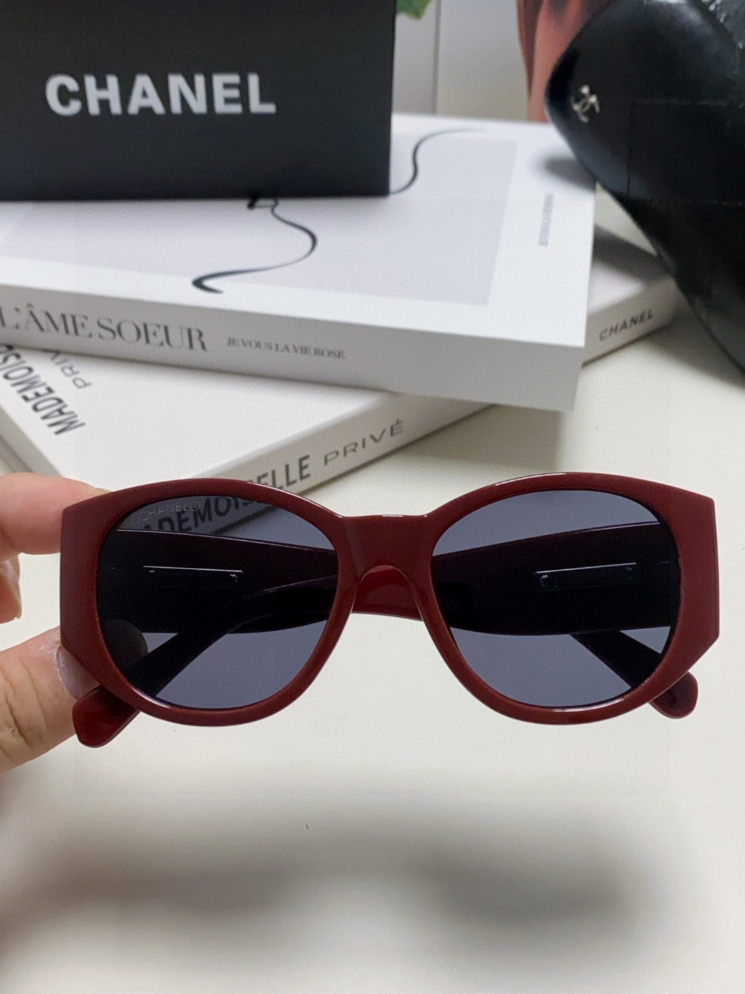 Chanel Polarized Cat-Eye Blue Lens Sunglasses for Women - 866975 - detail image 3