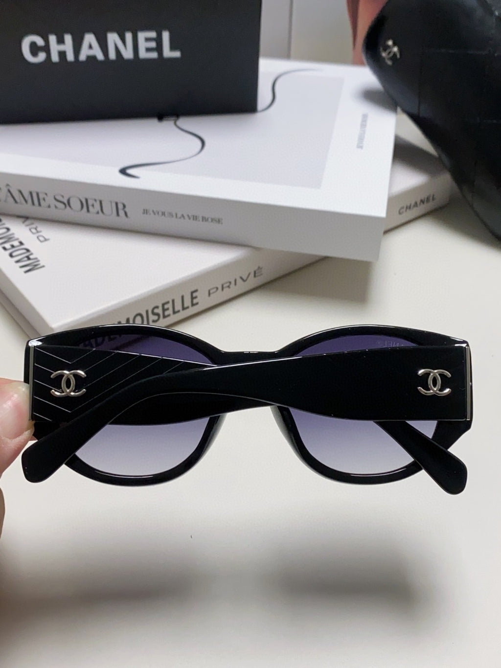 Chanel Polarized Cat-Eye Blue Lens Sunglasses for Women - detail image 4