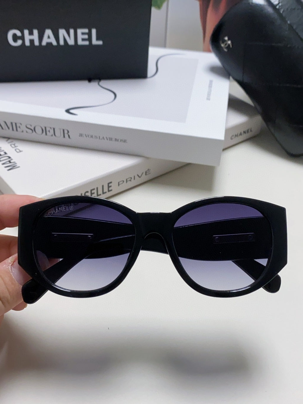 Chanel Polarized Cat-Eye Blue Lens Sunglasses for Women - detail image 3