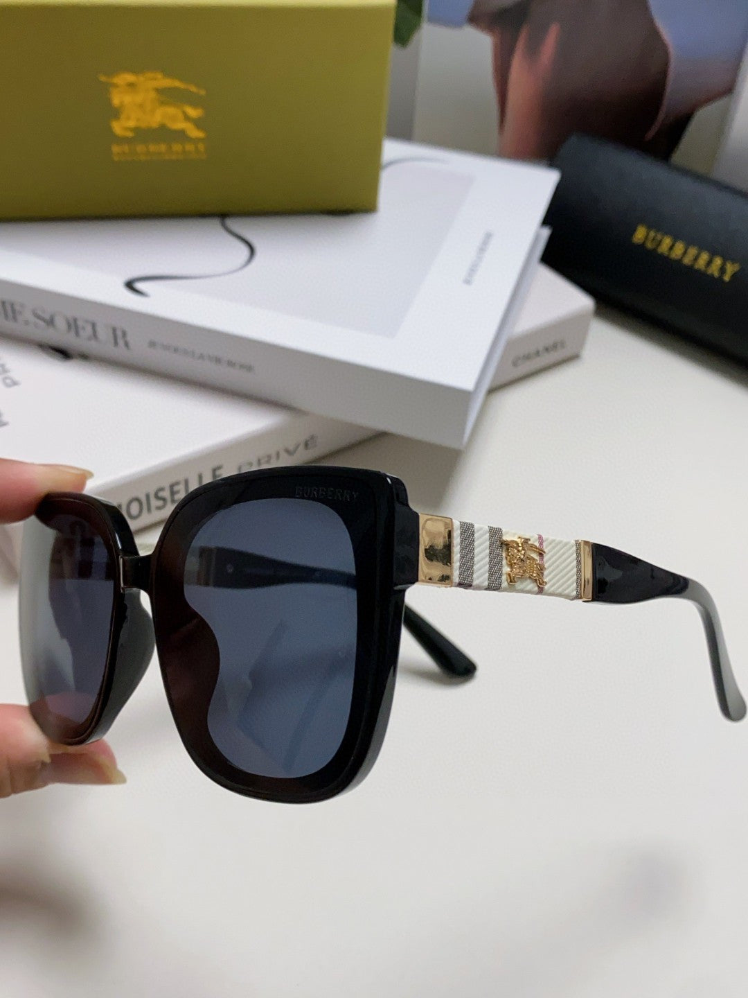 Burberry Oversized Black Lens Sunglasses for Men & Women - 449599 - detail image 5