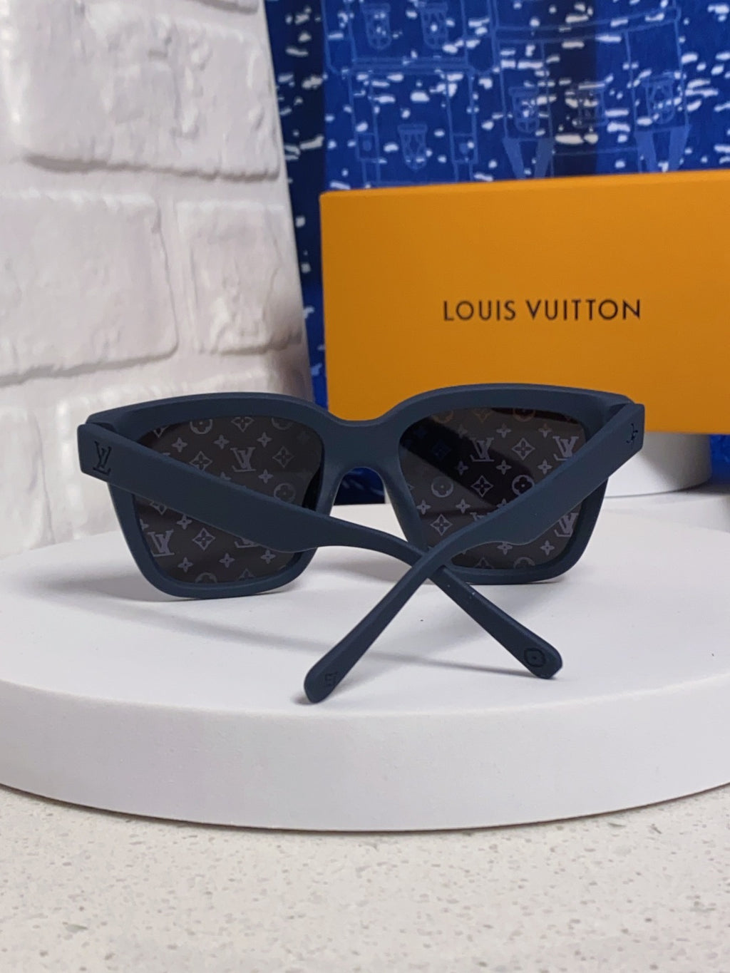 Louis Vuitton Square Blue Lens Sunglasses for Men & Women - 997386 - detail image 3