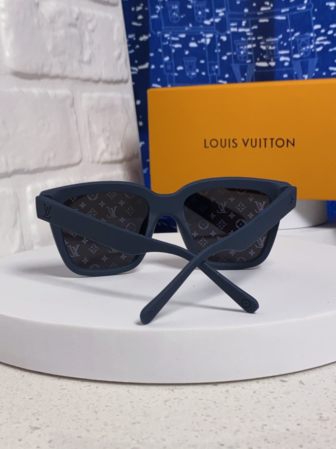 Louis Vuitton Square Blue Lens Sunglasses for Men & Women - 997386 - detail image 3