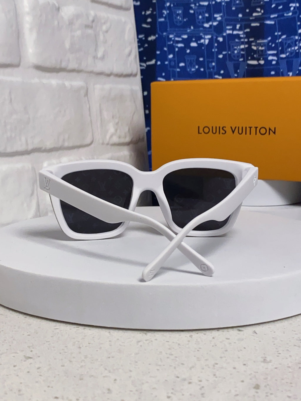 Louis Vuitton Square Gray Lens Sunglasses for Men & Women - 997388 - detail image 3