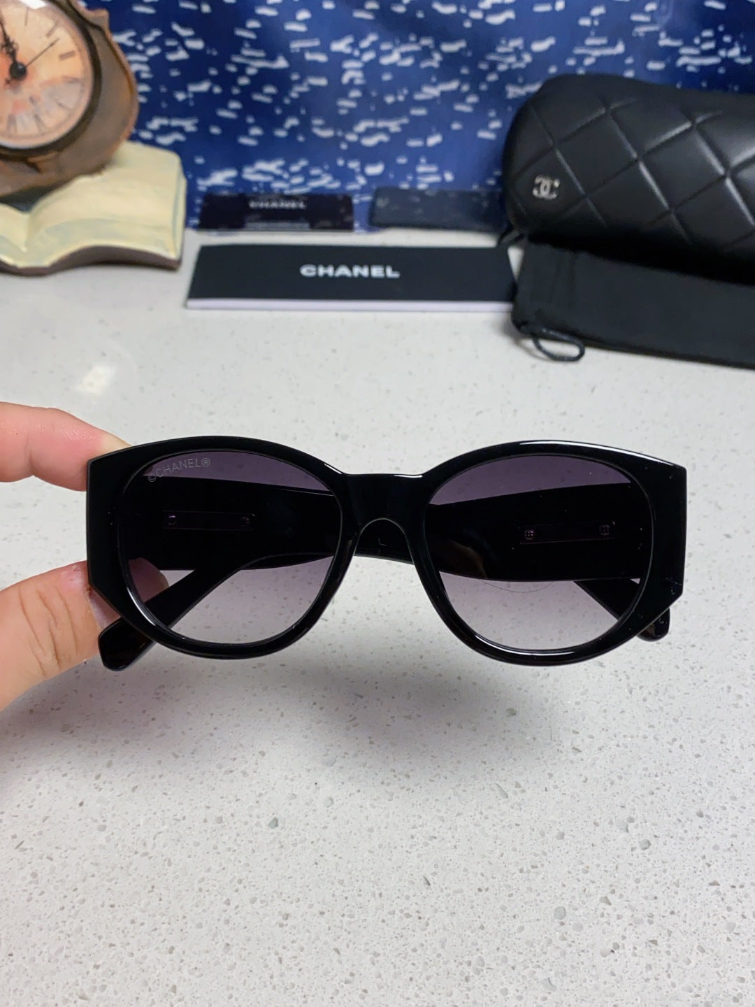 Chanel Polarized Cat-Eye Gray Lens Sunglasses for Women - 158327 - detail image 4