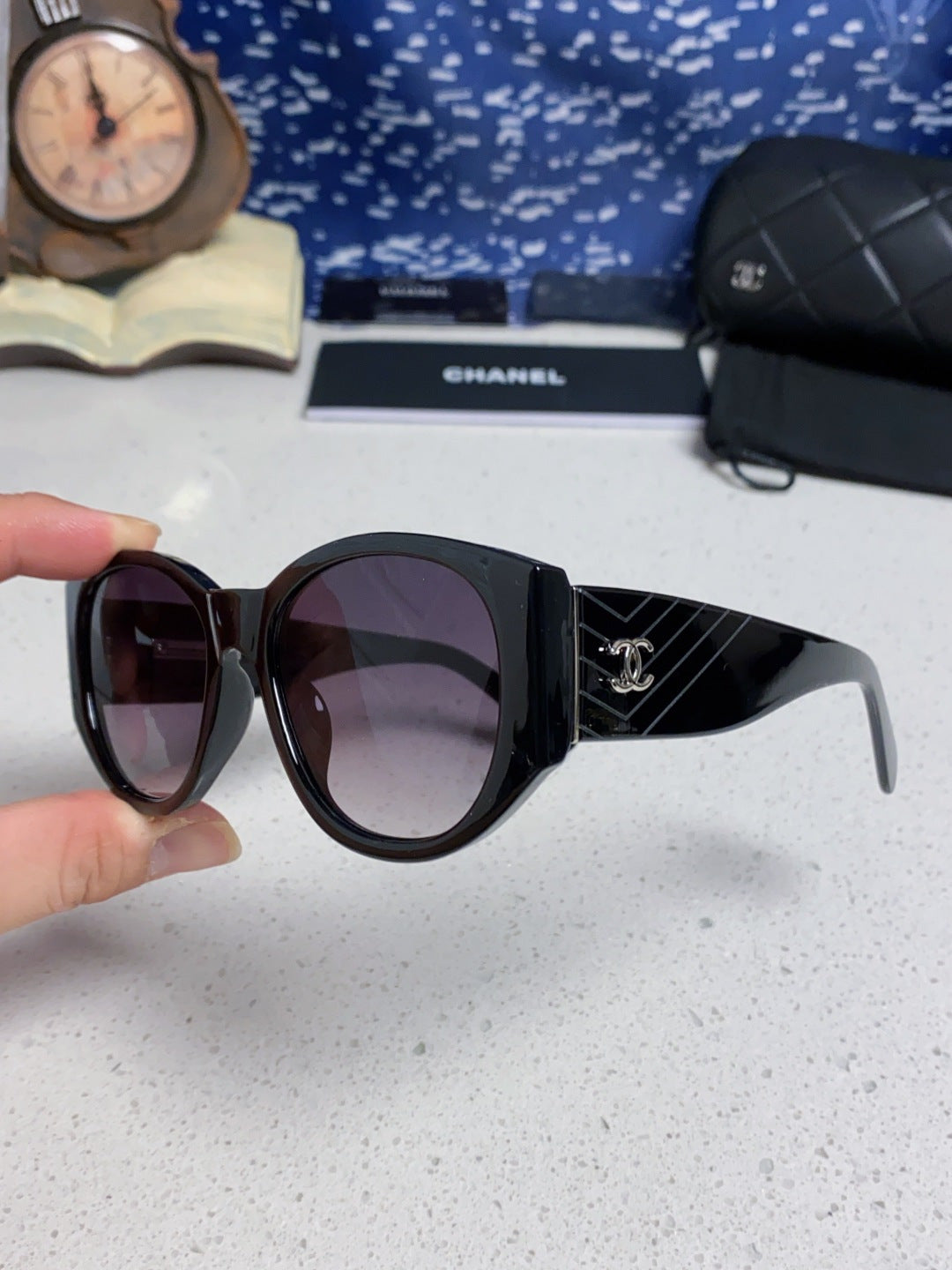 Chanel Polarized Cat-Eye Gray Lens Sunglasses for Women - 158327 - detail image 6