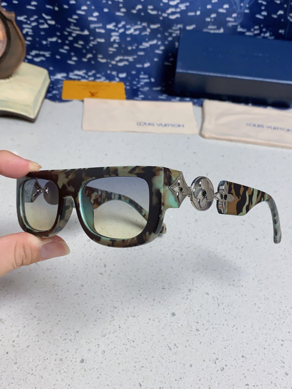 Louis Vuitton Square Silver Lens Sunglasses for Men & Women - 866860 - detail image 5