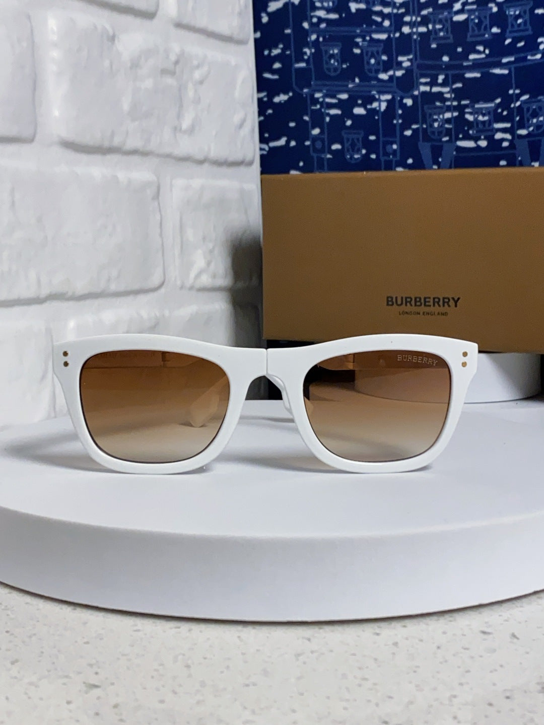 Burberry Folding Fashion Brown Lens Sunglasses for Men & Women - 487446 - detail image 2
