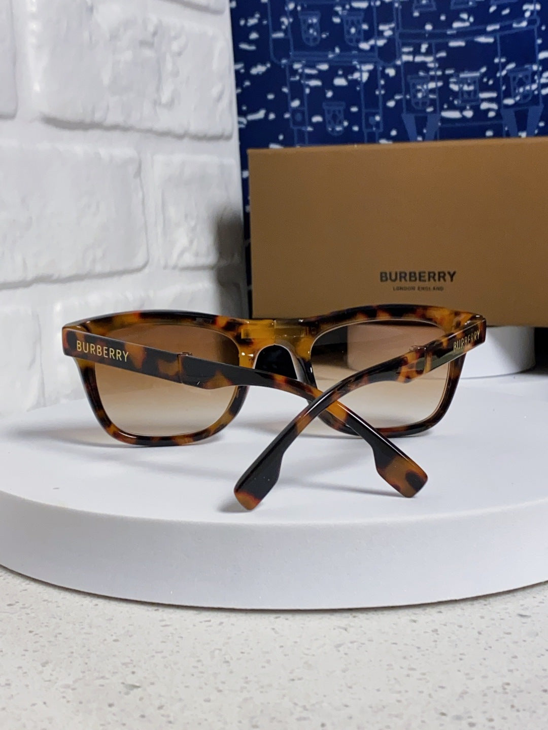 Burberry Folding Fashion Brown Lens Sunglasses for Men & Women - detail image 3