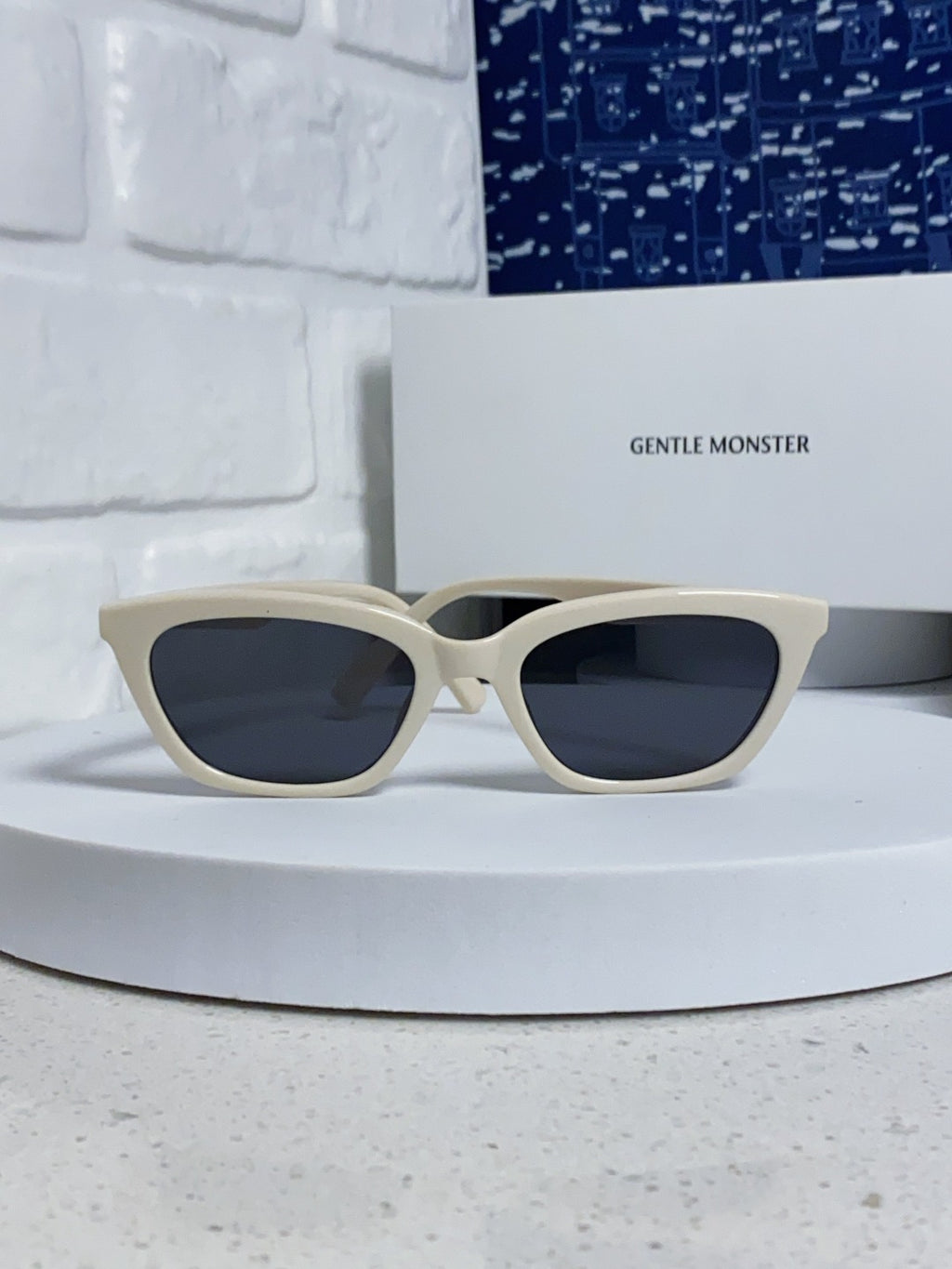 Gentle Monster LOTI Blue-Light Cat-Eye Silver Lens Sunglasses for Men & Women - detail image 2