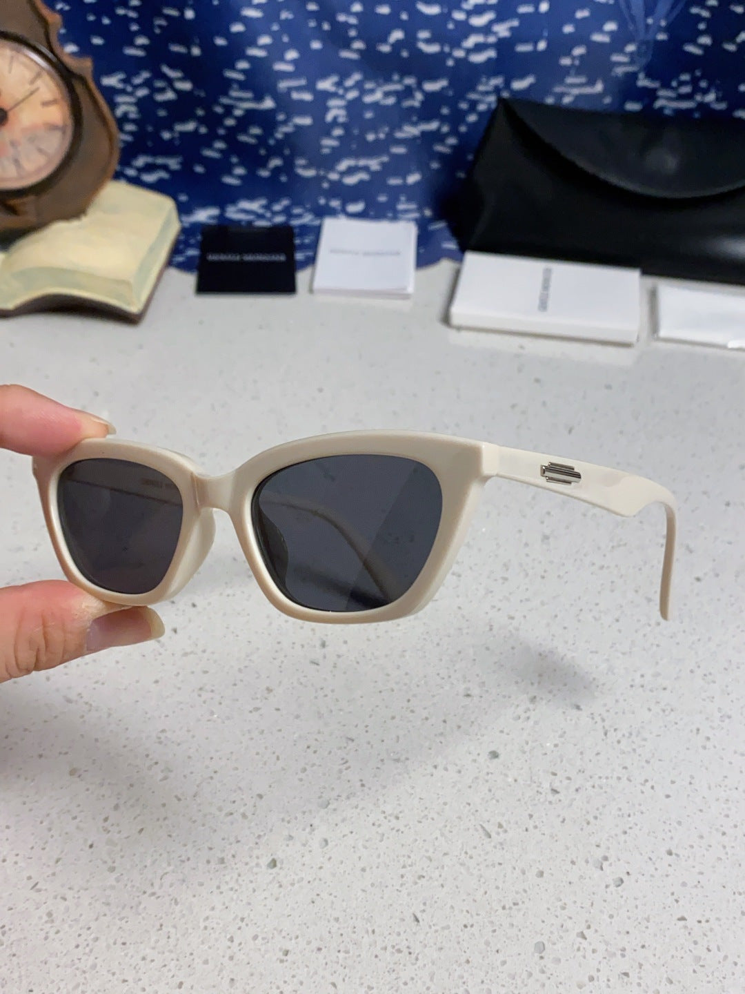Gentle Monster LOTI Blue-Light Cat-Eye Silver Lens Sunglasses for Men - 432924 - detail image 6