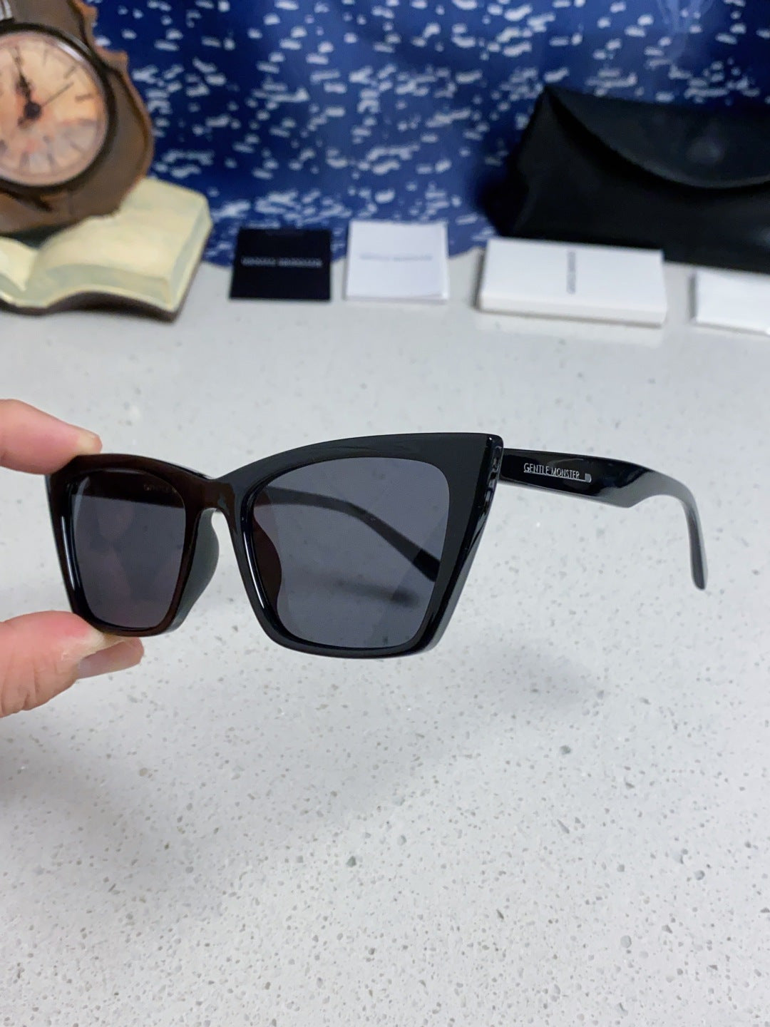Gentle Monster TALIN Cat-Eye Black Lens Sunglasses for Men & Women - detail image 6