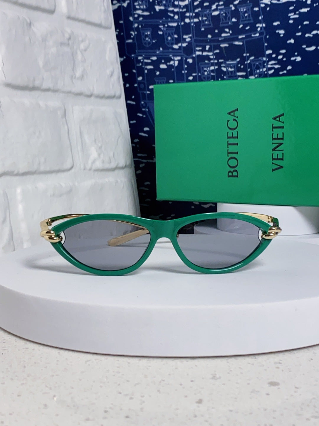 Bottega Veneta BV1390 Cat-Eye Green Lens Sunglasses for Women - 358864 - detail image 2