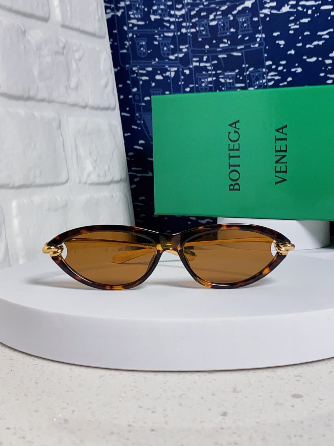 Bottega Veneta BV1390 Cat-Eye Brown Lens Sunglasses for Women - 358866 - detail image 2