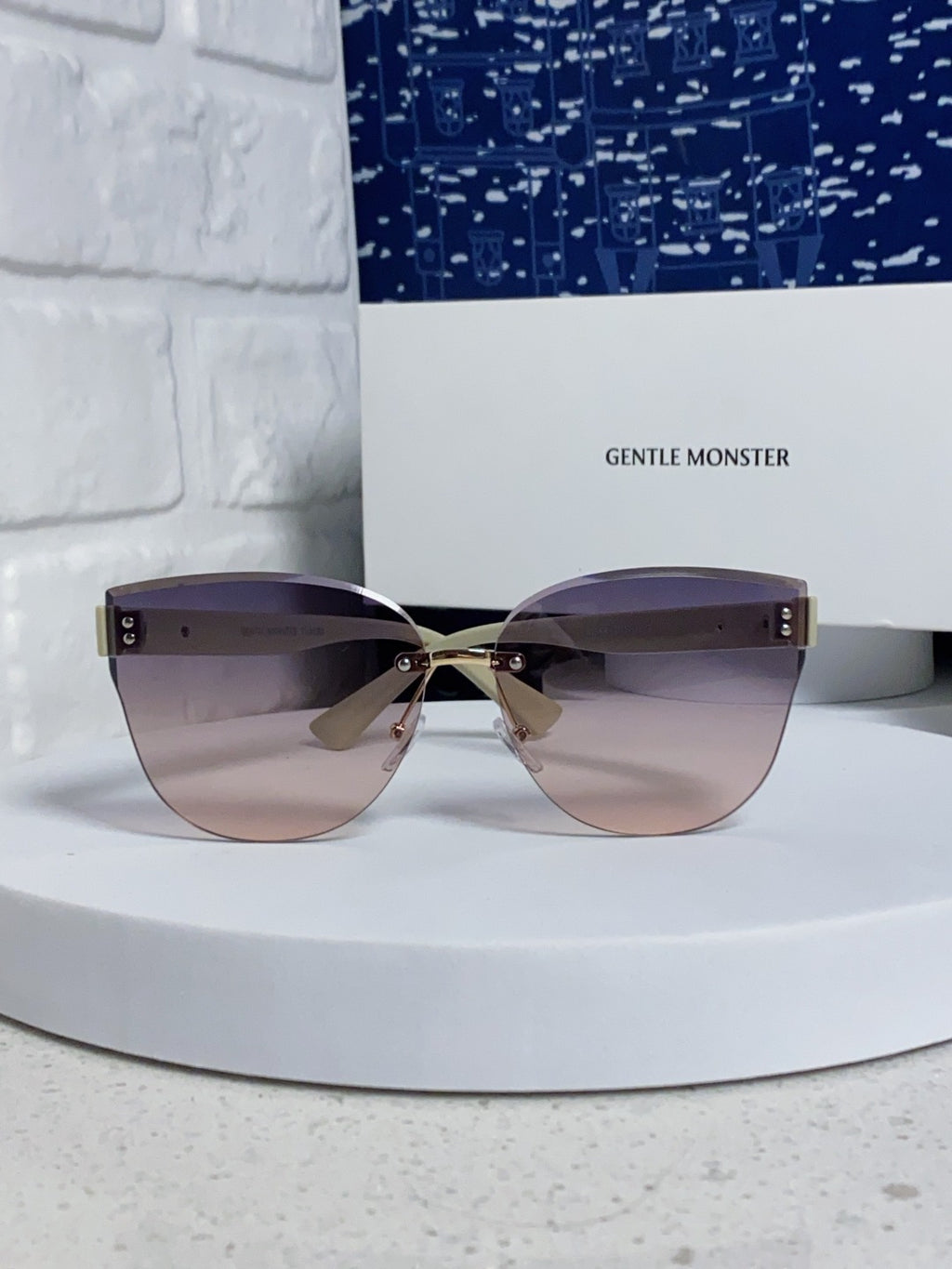 Gentle Monster 8194 Lightweight Rimless Silver Lens Sunglasses for Women - detail image 2