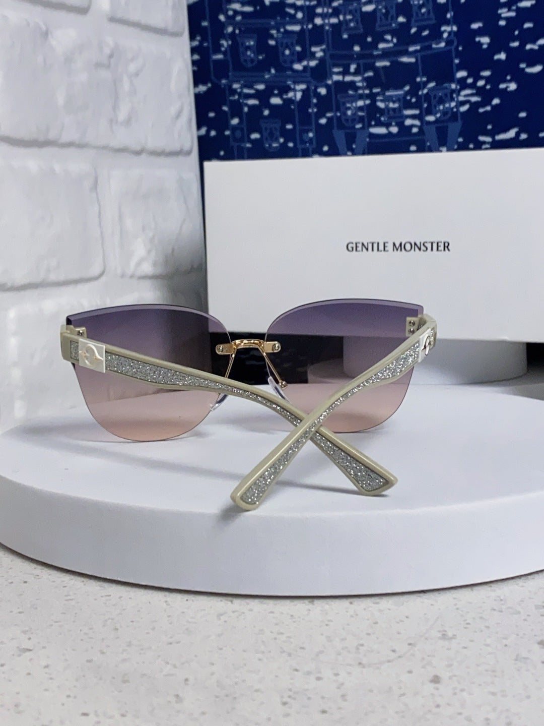 Gentle Monster 8194 Lightweight Rimless Silver Lens Sunglasses for Women - detail image 3