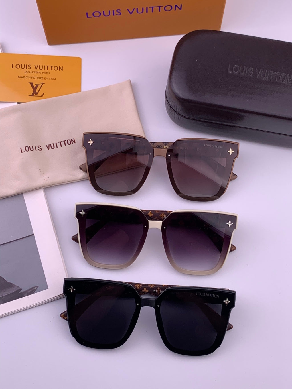 Louis Vuitton L1132 Square Gold Lens Sunglasses for Women - 997445 - detail image 4