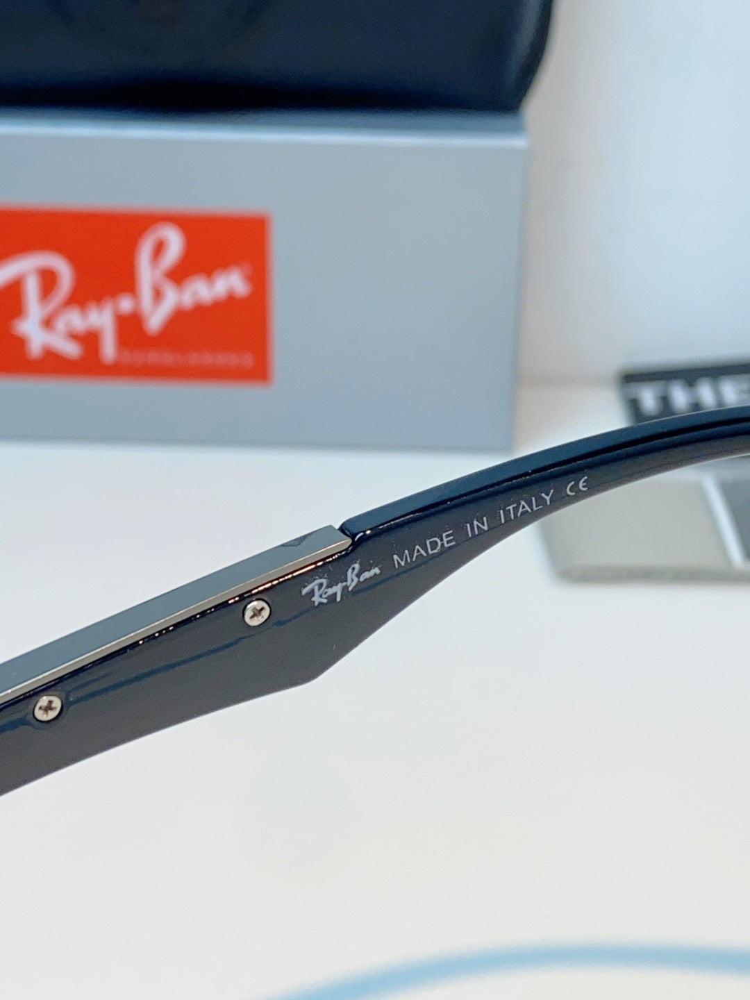 Ray-Ban RB8957 Polarized Oversized Blue Lens Sunglasses for Men & Women - detail image 8