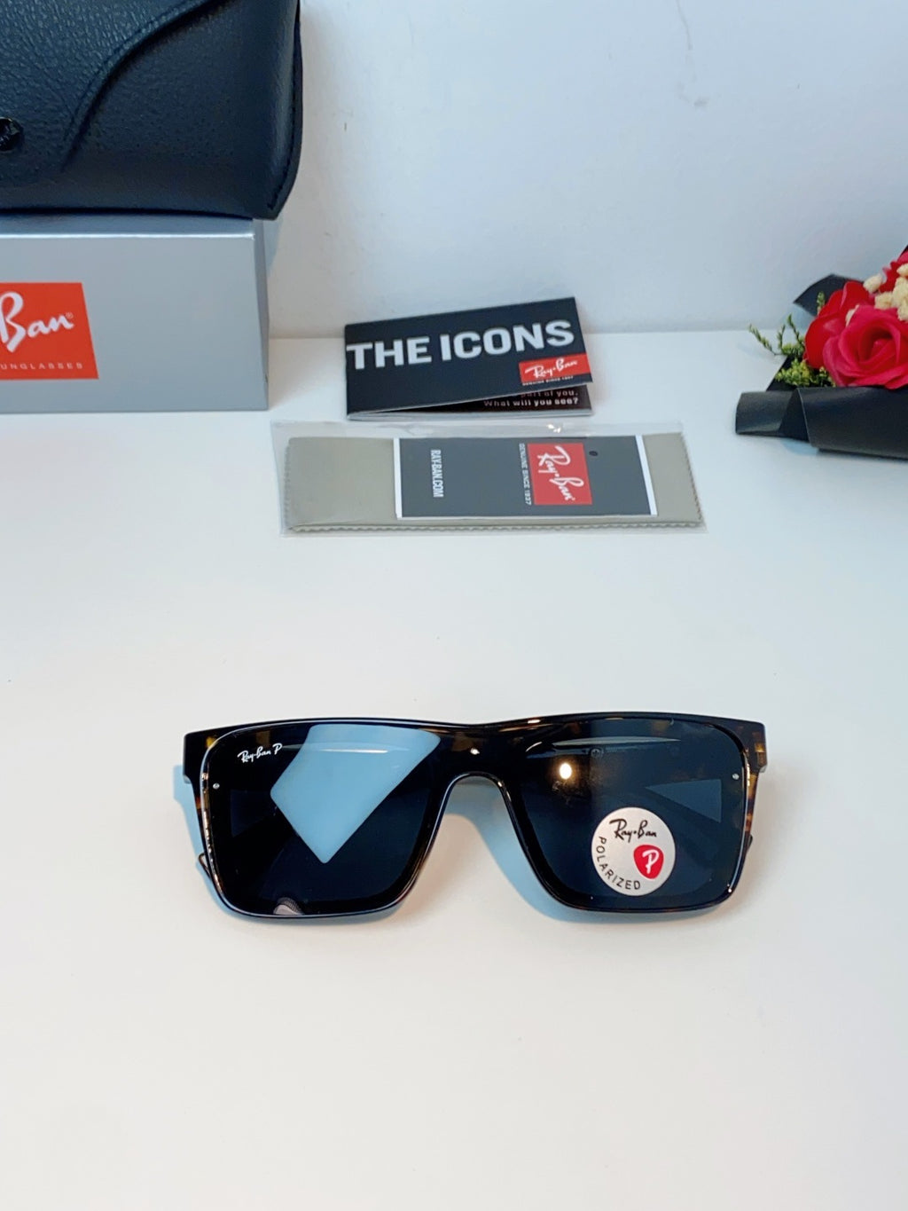 Ray-Ban RB8957 Polarized Oversized Gray Lens Sunglasses for Men & Women - detail image 9