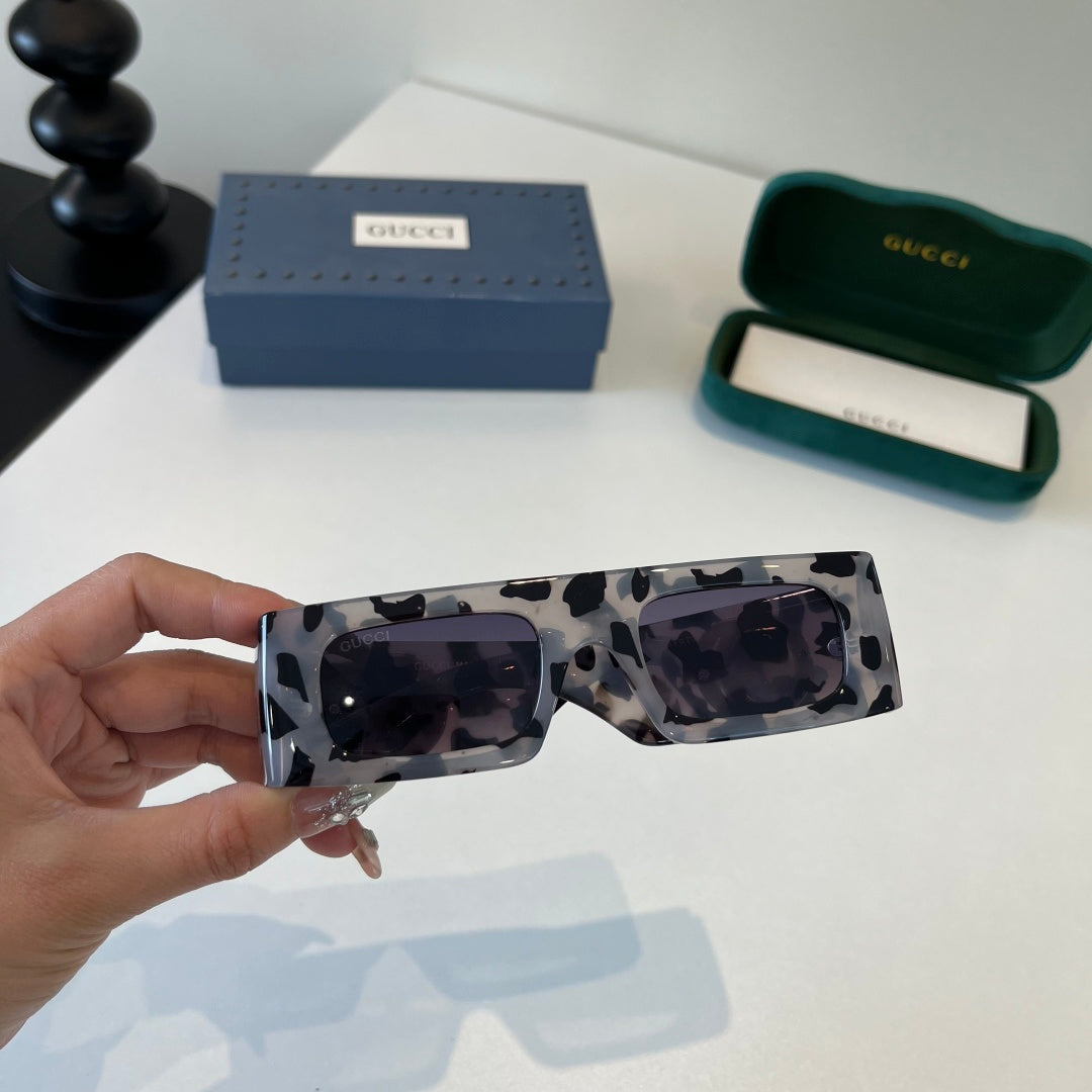 Gucci Oversized Silver Lens Sunglasses for Men & Women - 371486 - detail image 4