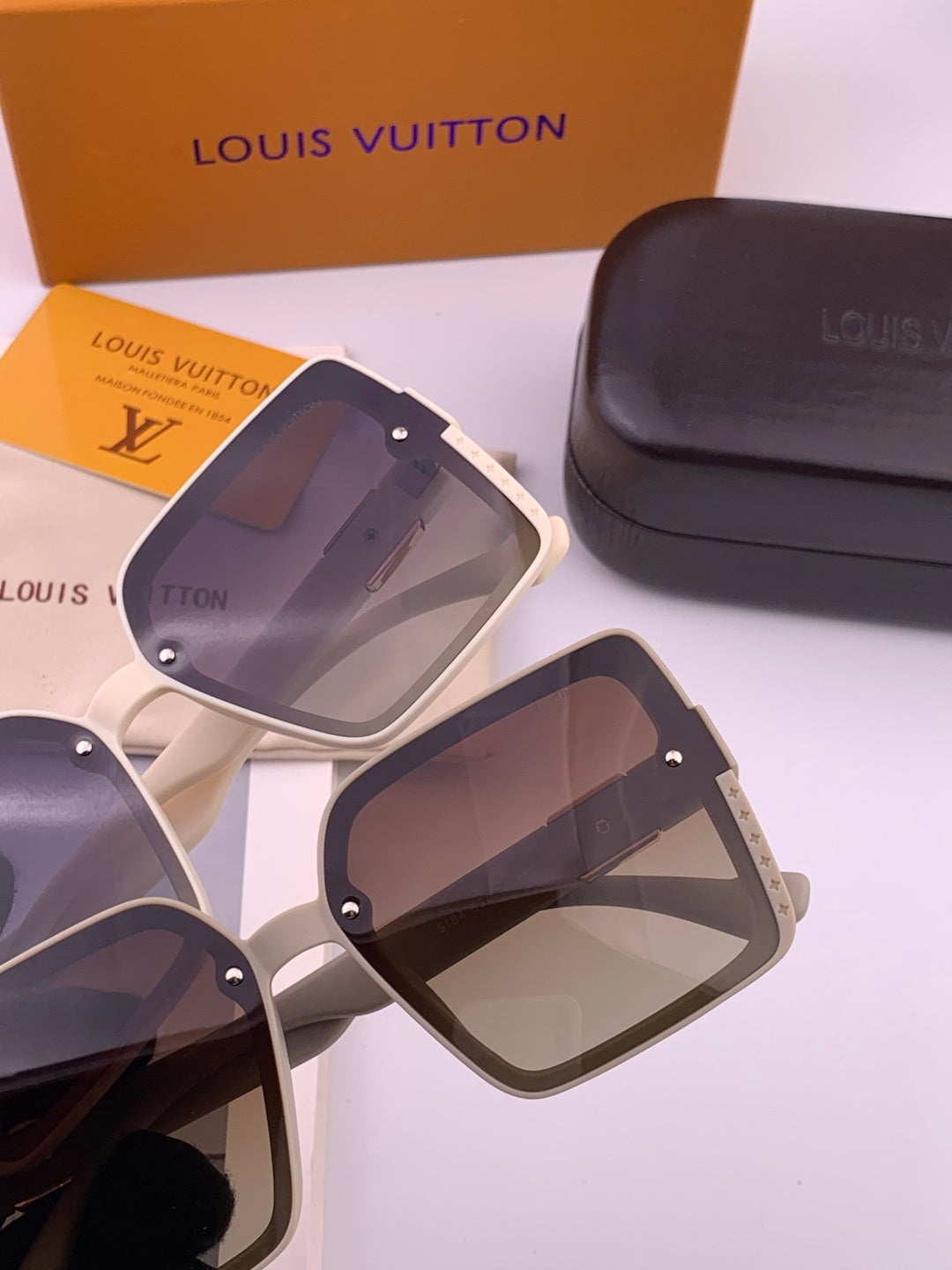 Louis Vuitton L1845 Polarized Square Gold Lens Sunglasses for Men & Women - detail image 5