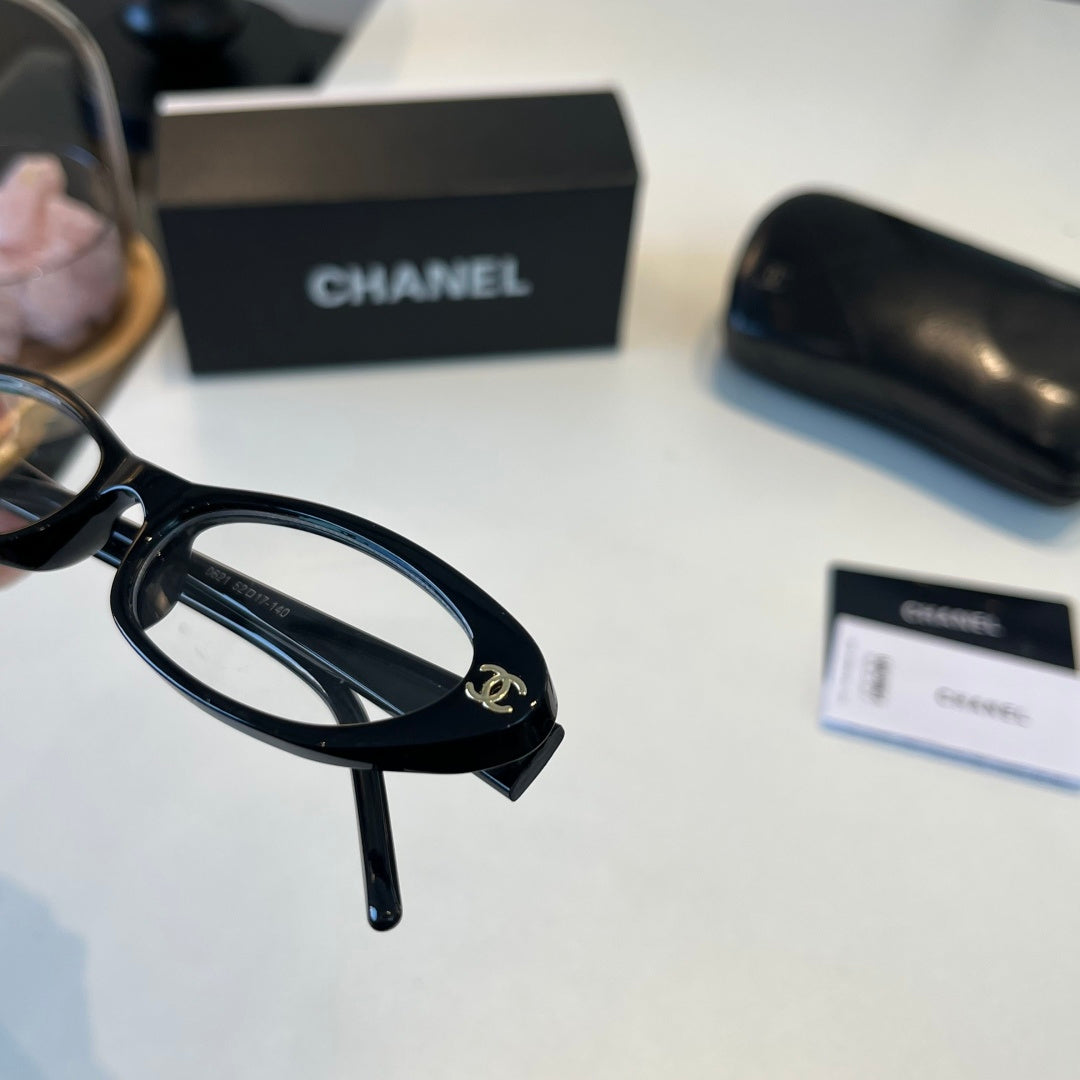 Chanel Oversized Silver Lens Sunglasses for Men & Women - 486551 - detail image 6