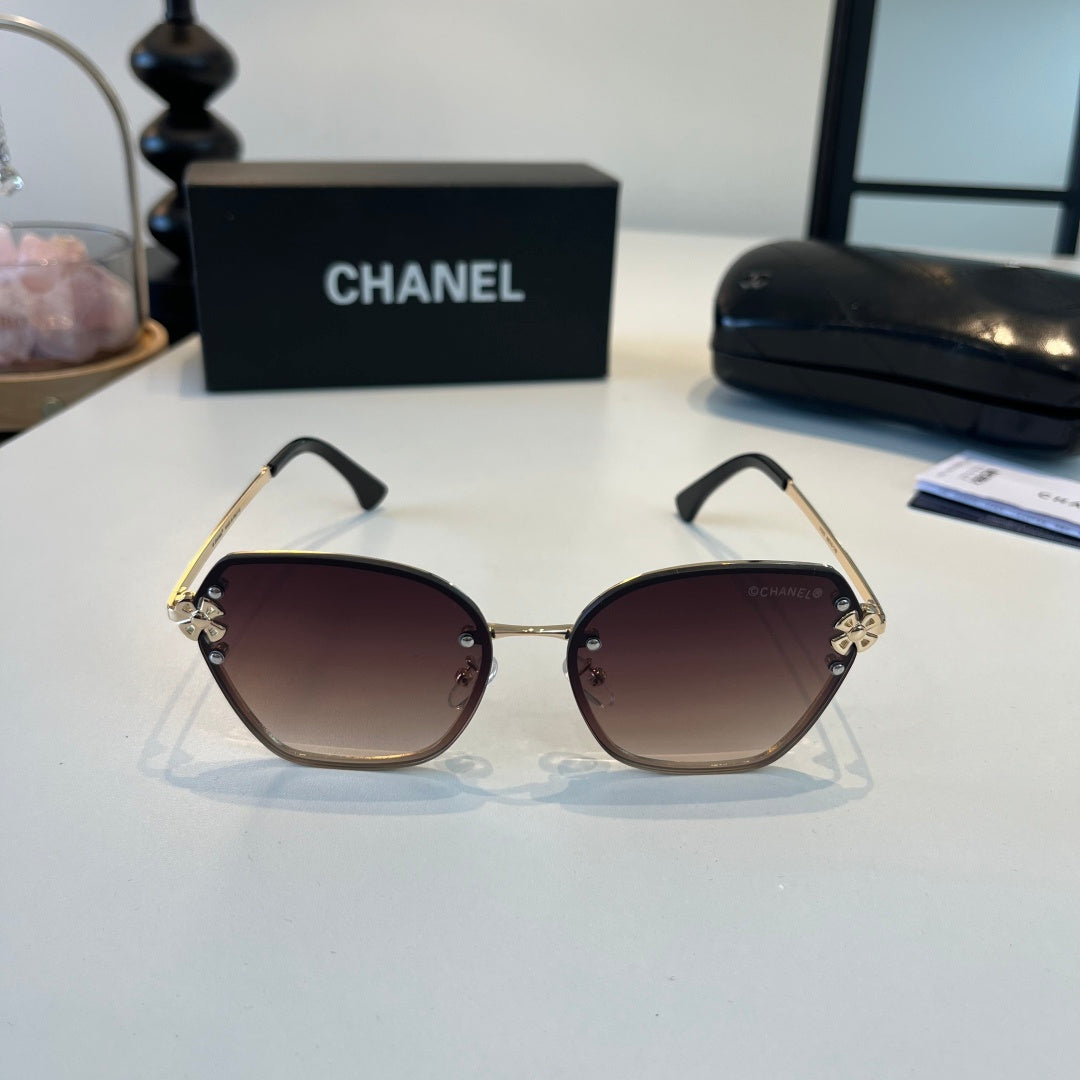 Chanel Oversized Silver Lens Sunglasses for Men & Women - 158360 - detail image 2