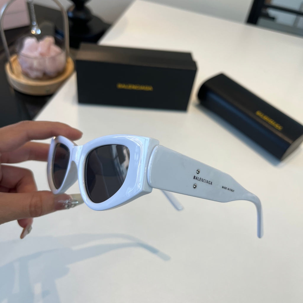 Balenciaga Rectangular Silver Lens Sunglasses for Men & Women - 372350 - detail image 4