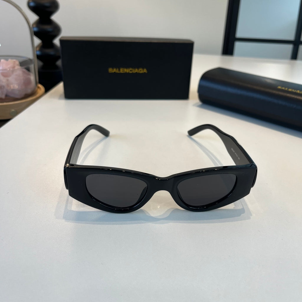 Balenciaga Rectangular Black Lens Sunglasses for Men & Women - 487536 - detail image 2