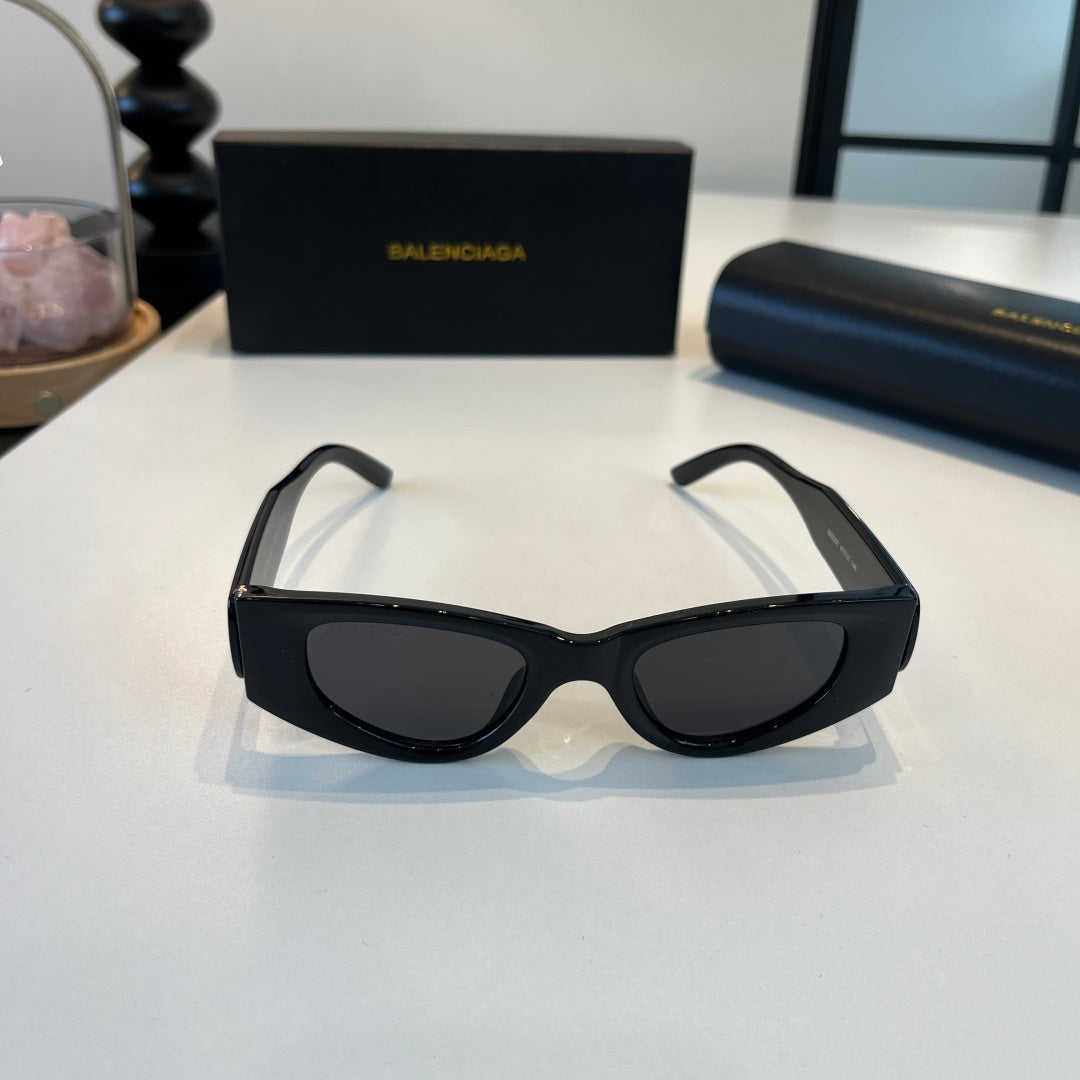 Balenciaga Rectangular Black Lens Sunglasses for Men & Women - 449654 - detail image 2