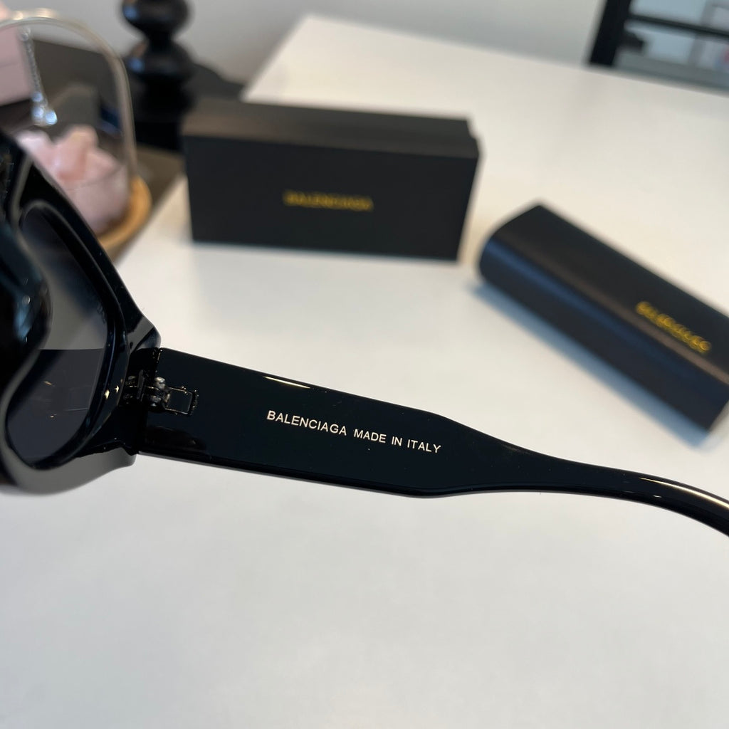 Balenciaga Rectangular Black Lens Sunglasses for Men & Women - 158569 - detail image 8