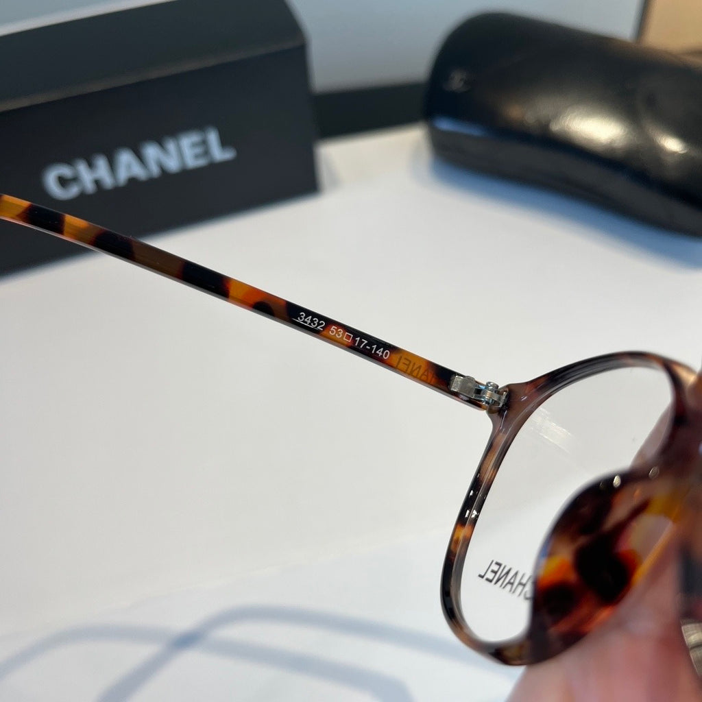 Chanel Oversized Black Lens Sunglasses for Men & Women - 371765 - detail image 8