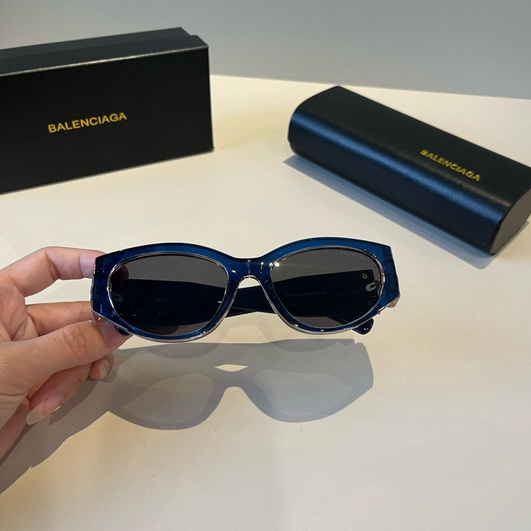 Balenciaga Rectangular Black Lens Sunglasses for Men & Women - 416092 - detail image 6