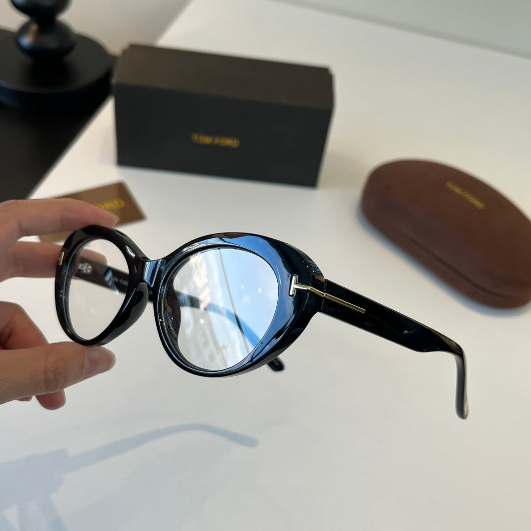 Tom Ford Fashion Silver Lens Sunglasses for Men & Women - 466331 - detail image 4