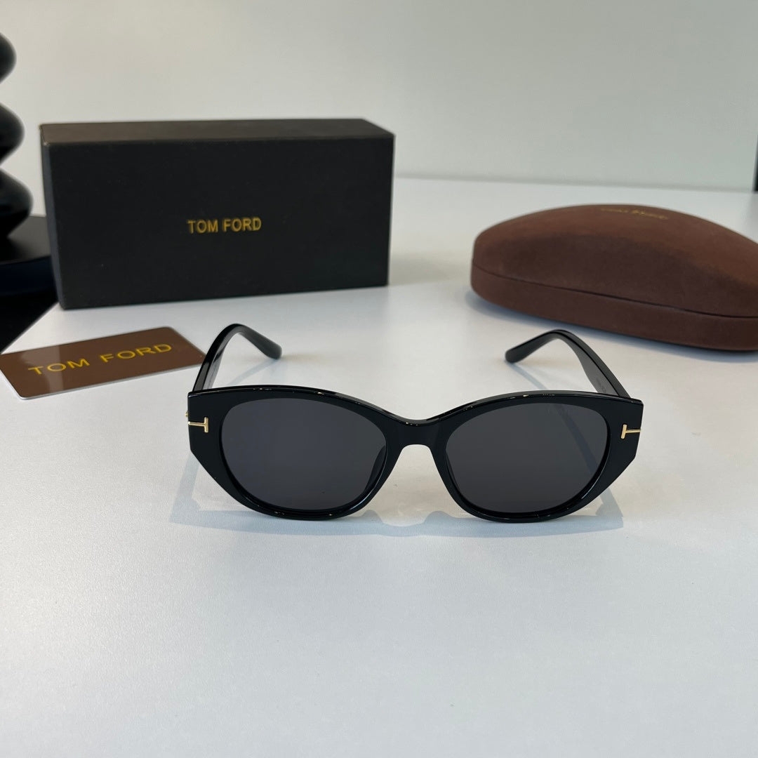 Tom Ford Fashion Black Lens Sunglasses for Men & Women - 466316 - detail image 2