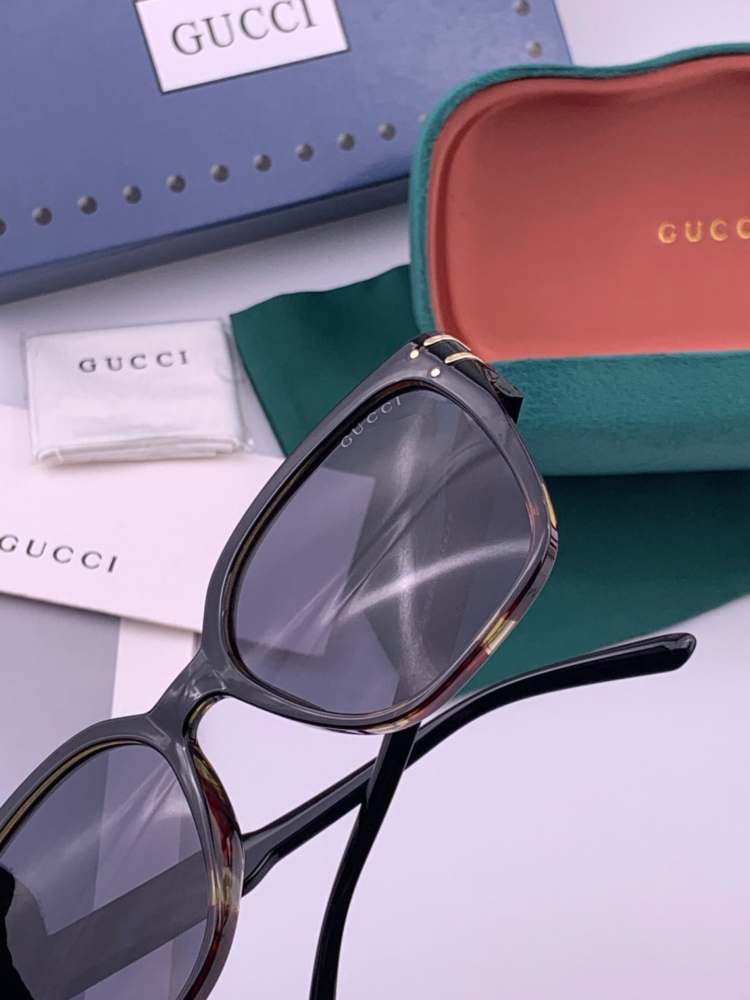 Gucci G0756 Polarized Square Black Lens Sunglasses for Men & Women - 357909 - detail image 4