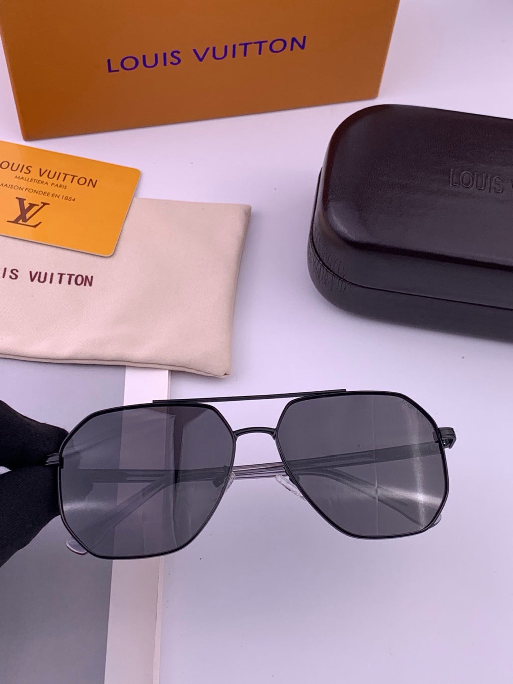 Louis Vuitton L8863 Polarized Aviator Black Lens Sunglasses for Men & - 357663 - detail image 3