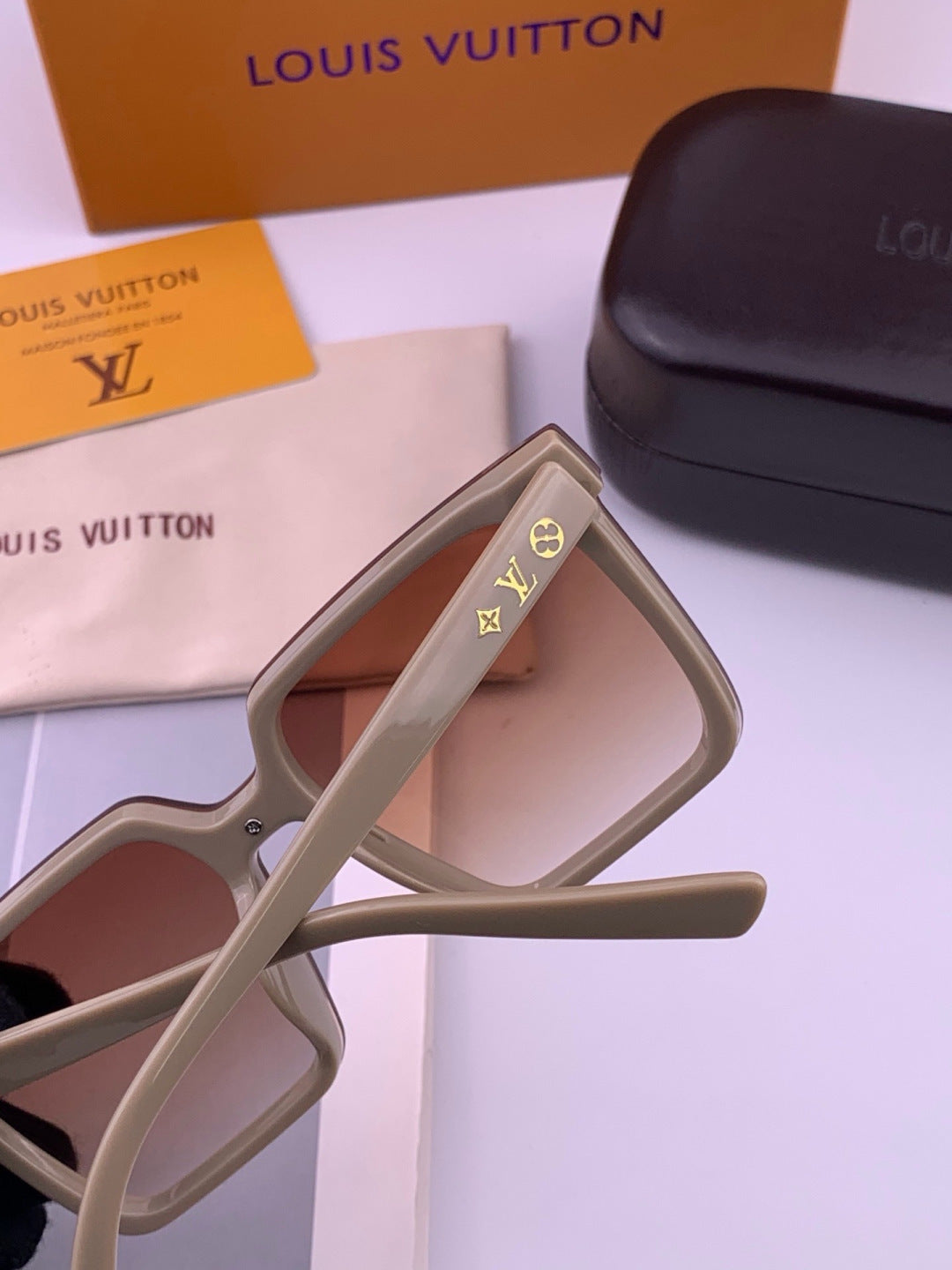 Louis Vuitton L6006 Oversized Red Lens Sunglasses for Men & Women - 371441 - detail image 4