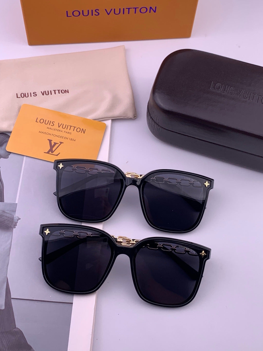 Louis Vuitton L8233 Oversized Gold Lens Sunglasses for Men & Women - 371345 - detail image 7